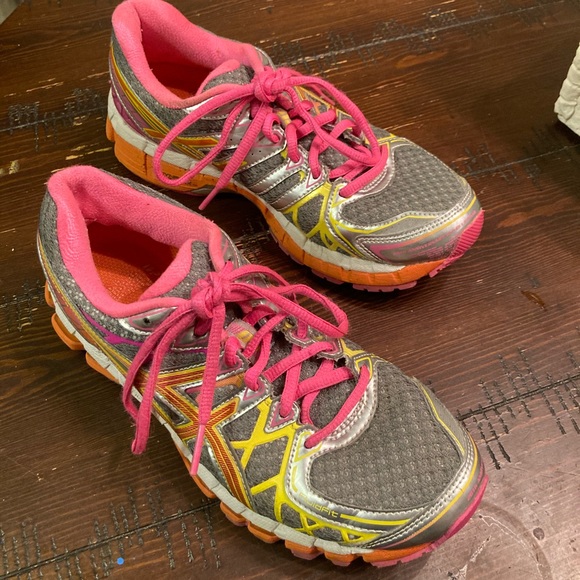 ASICS running shoes - Picture 2 of 9